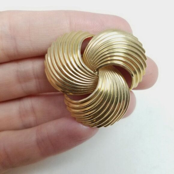 Vintage Gold Tone Spiral Fan Shape Brooch, Retro Unisex Style Design, Estate - Picture 6 of 6